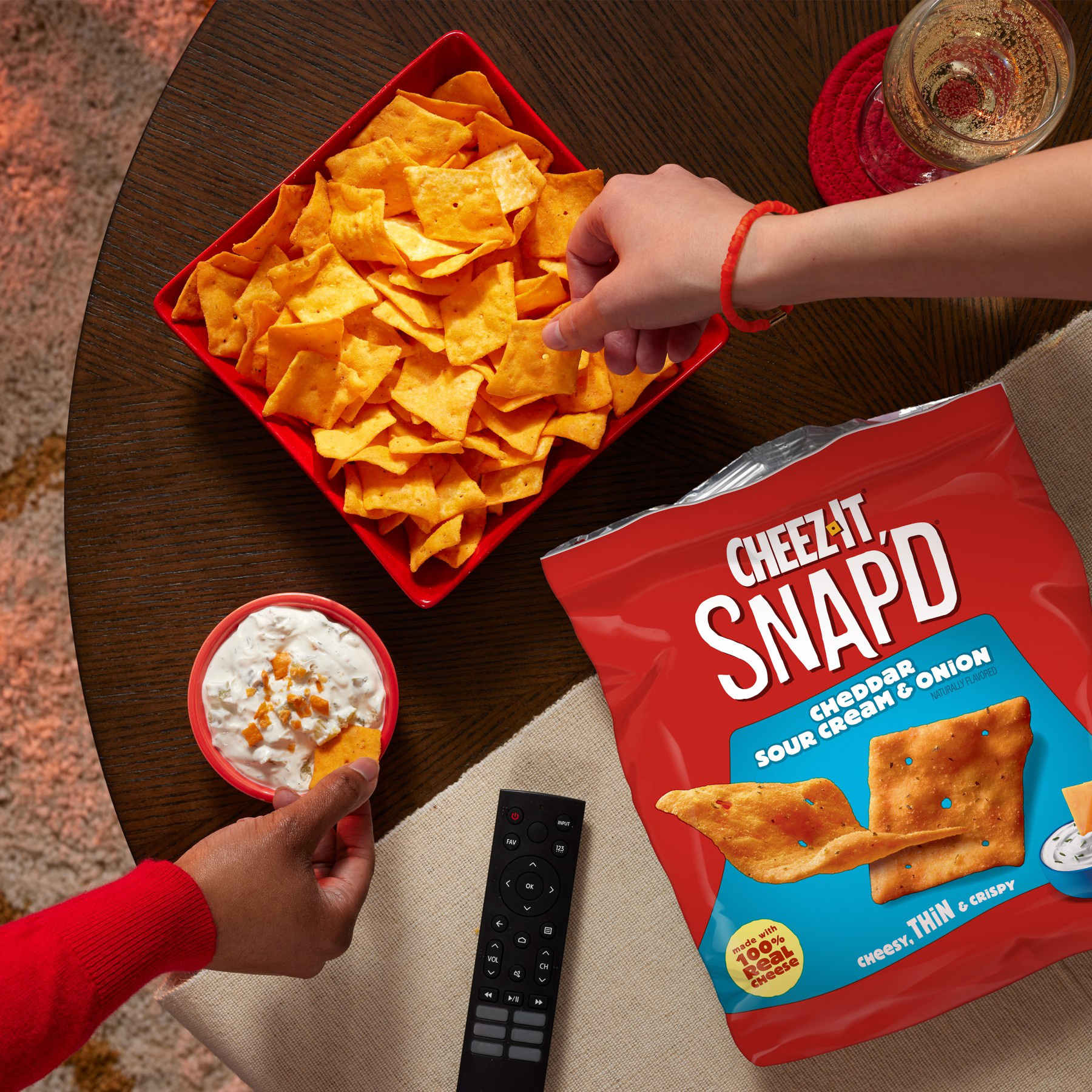 Cheez-It Snap'd Cheese Cracker Chips Cheddar Sour Cream Onion