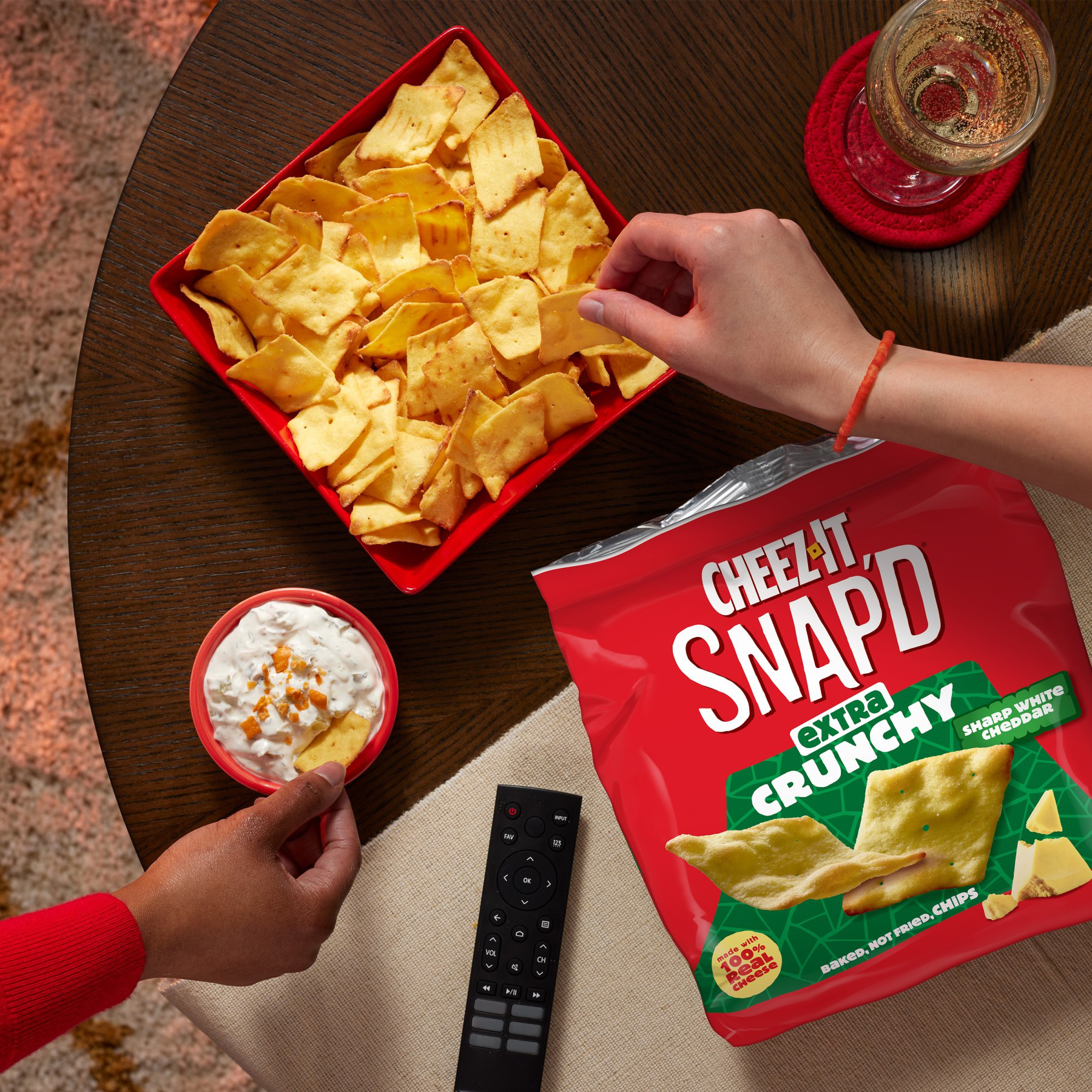 Cheez-It Snap'd Cheesy Baked Chips Sharp White Cheddar, Extra