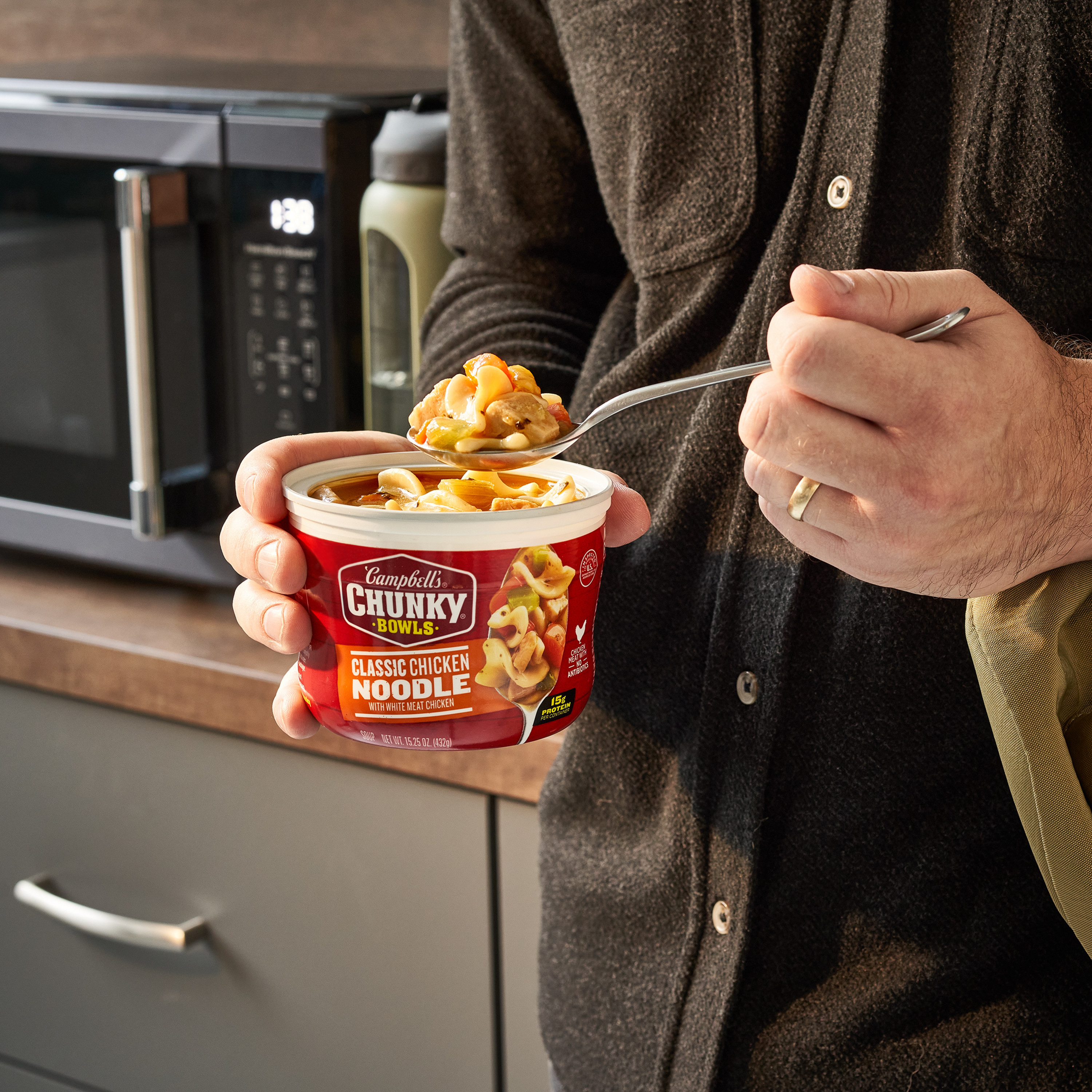 Campbell's Chunky Soup, Classic Chicken Noodle Soup, 15.25 oz